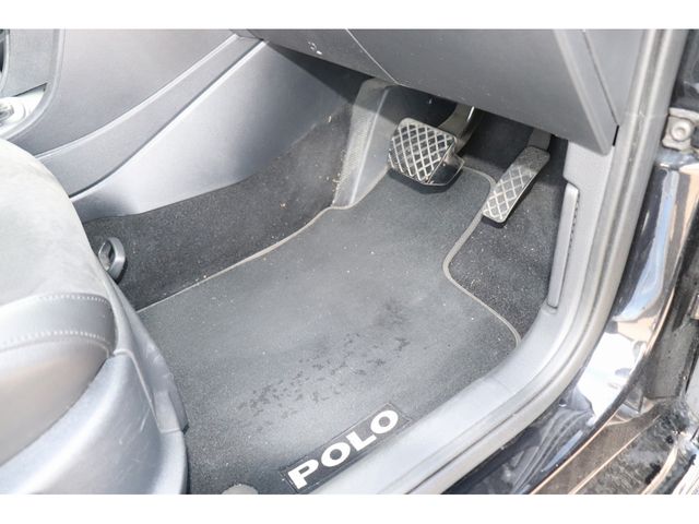 VolksWagen POLO 2017-04 196615-16