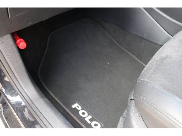 VolksWagen POLO 2017-04 196615-18