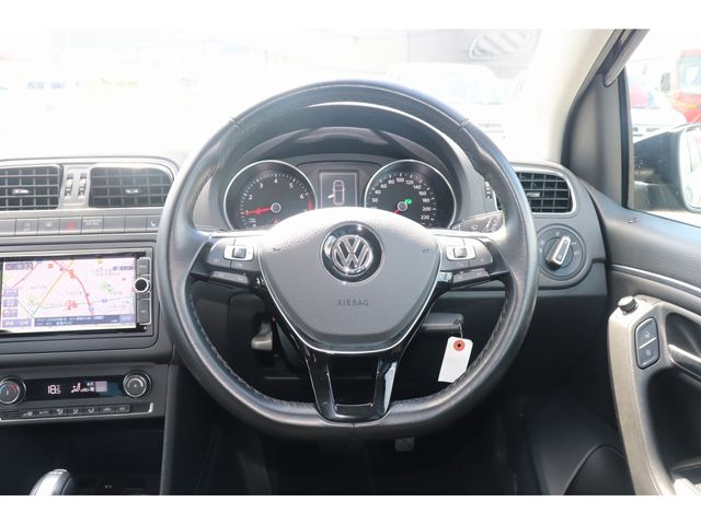 VolksWagen POLO 2017-04 196615-11