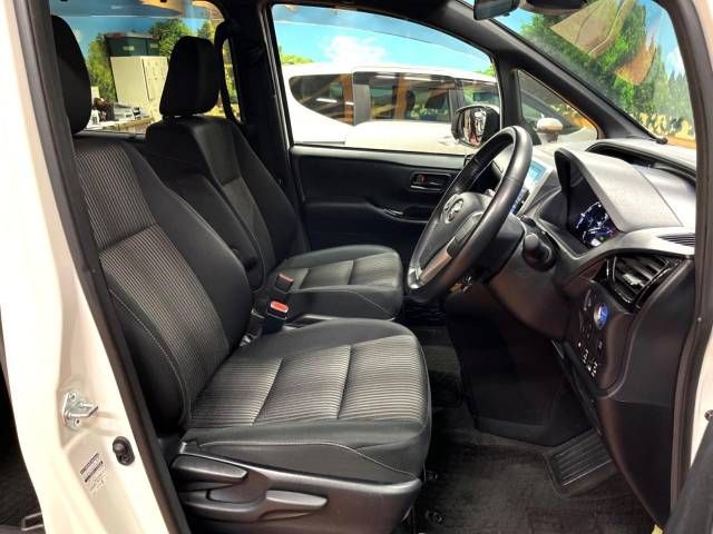 Toyota VOXY HYBRID 2018-11 187851-8