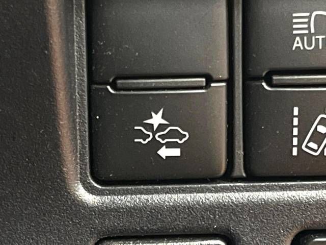 Toyota VOXY HYBRID 2018-11 187851-6