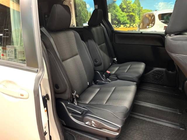 Toyota VOXY HYBRID 2018-11 187851-9