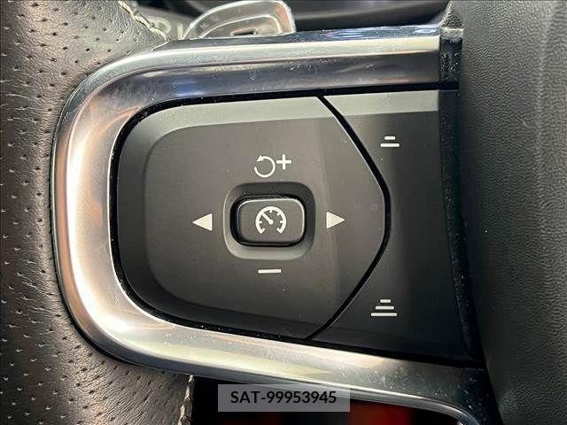 Volvo XC40 2018-06 320612-8