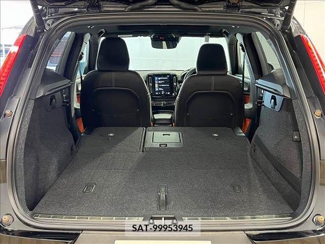 Volvo XC40 2018-06 320612-13