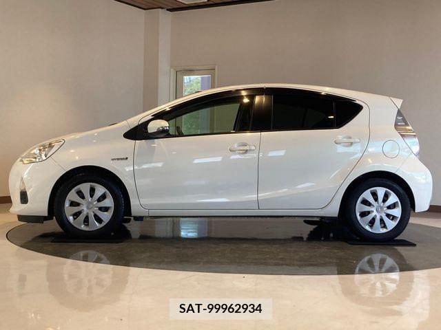 Toyota AQUA 2013-06 356351-1