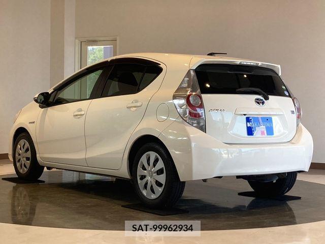 Toyota AQUA 2013-06 356351-2