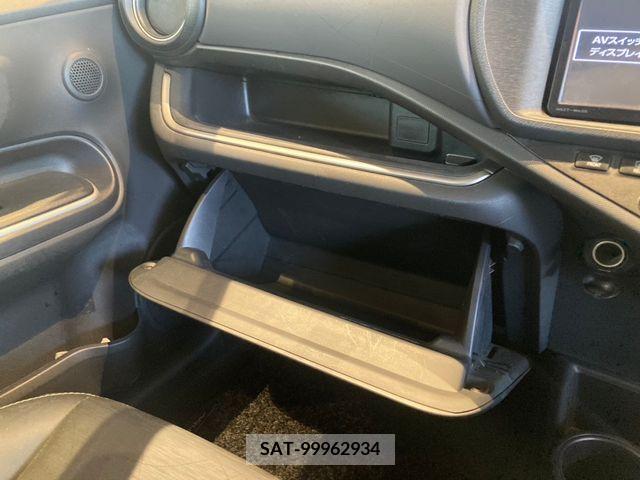 Toyota AQUA 2013-06 356351-18