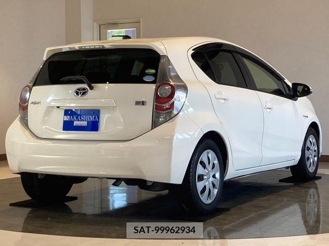 Toyota AQUA 2013-06 356351-4