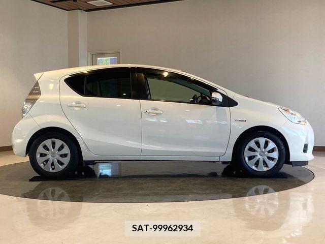 Toyota AQUA 2013-06 356351-5