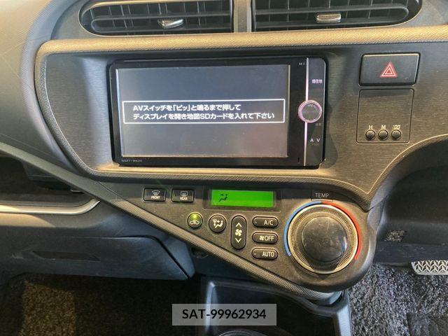 Toyota AQUA 2013-06 356351-12