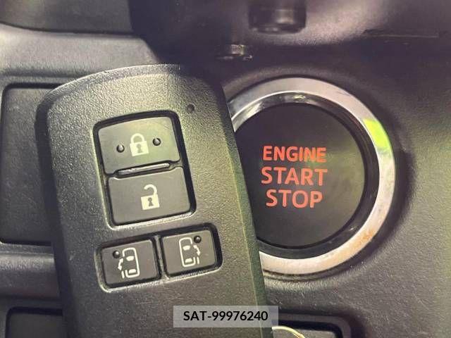 Toyota VOXY 2015-11 289118-8
