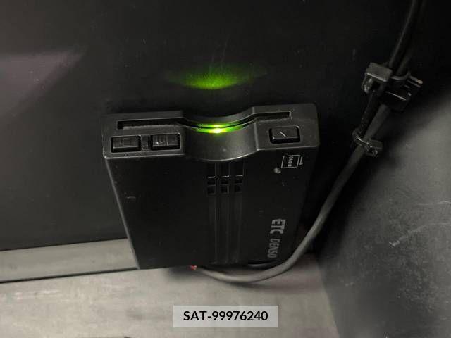 Toyota VOXY 2015-11 289118-7