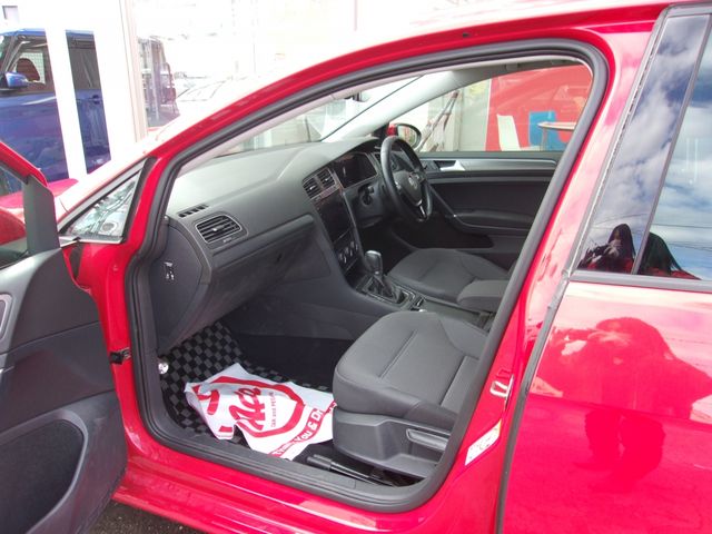 VolksWagen GOLF 2019-09 27242-1