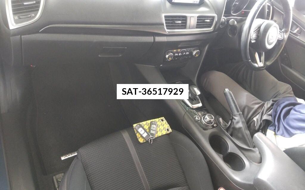 Mazda AXELA HYBRID 2017 8930521-2