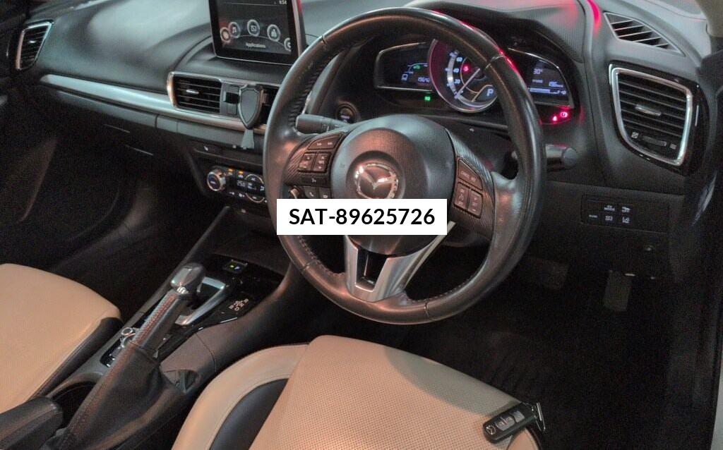 Mazda AXELA HYBRID 2015 8930524-2