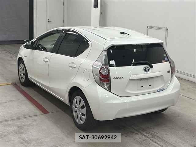 Toyota AQUA 2014 8705885-1