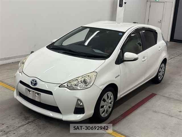 Toyota AQUA 2014 8705885-4