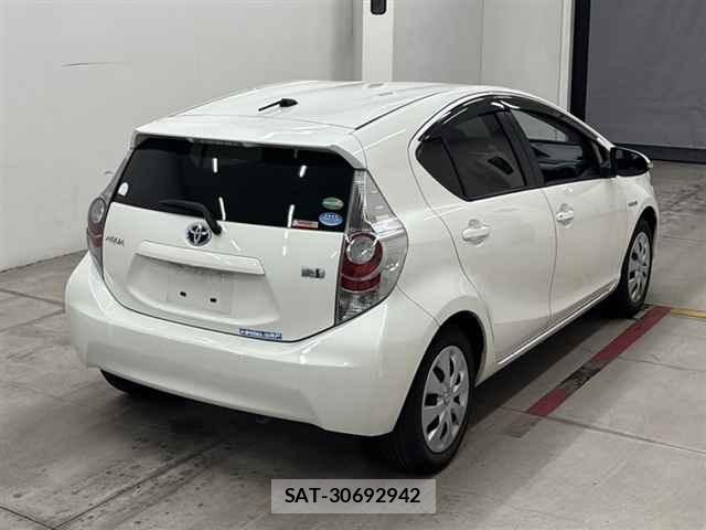 Toyota AQUA 2014 8705885-5