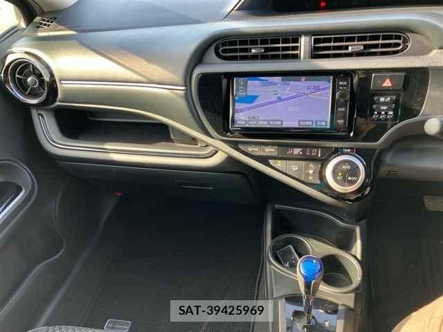 Toyota AQUA 2015 8705887-6