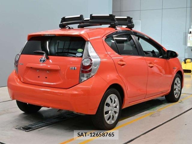 Toyota AQUA 2012 8944355-1