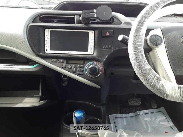 Toyota AQUA 2012 8944355-11