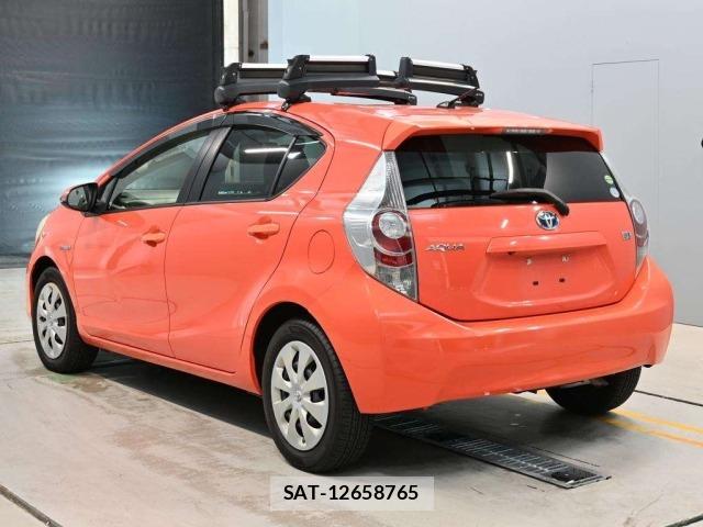 Toyota AQUA 2012 8944355-6
