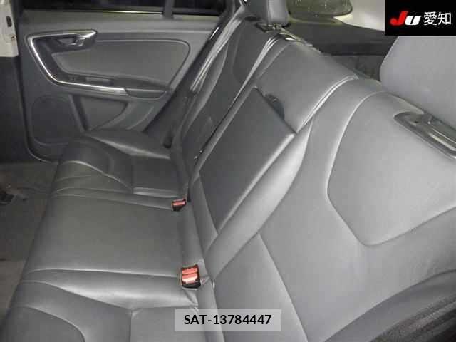 Volvo V60 2015 8802433-4