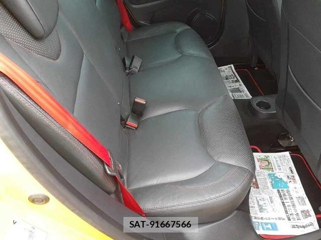 Renault LUTECIA 2015 8682417-12