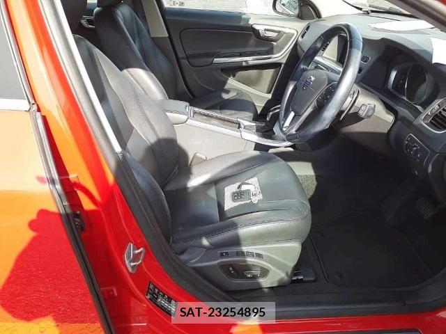 Volvo V60 2014 8851878-10