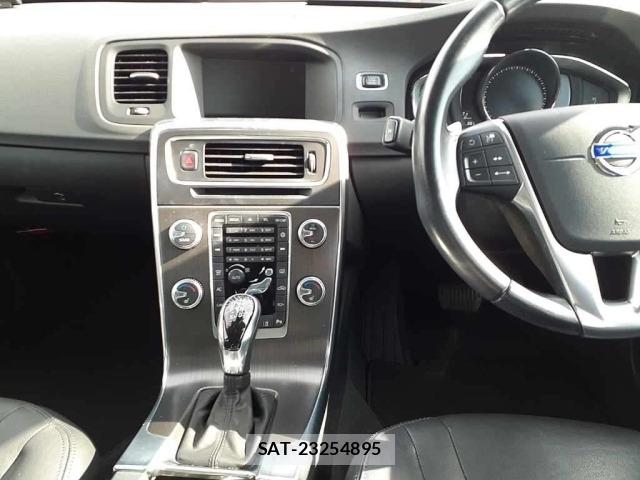 Volvo V60 2014 8851878-11