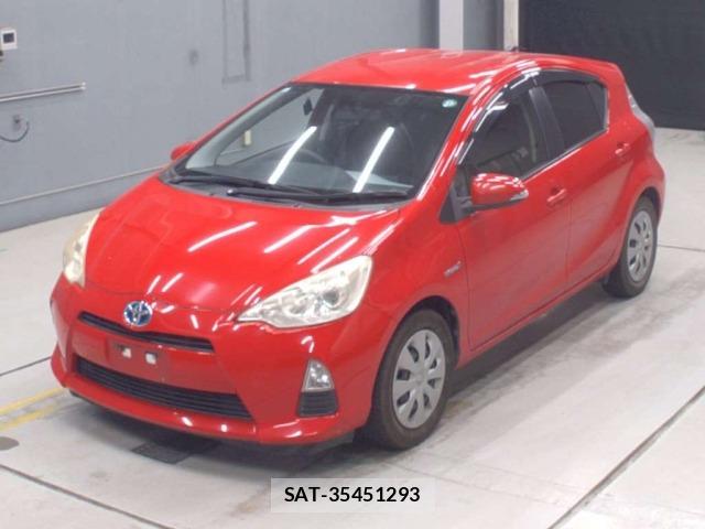 Toyota AQUA 2013 8862360-0