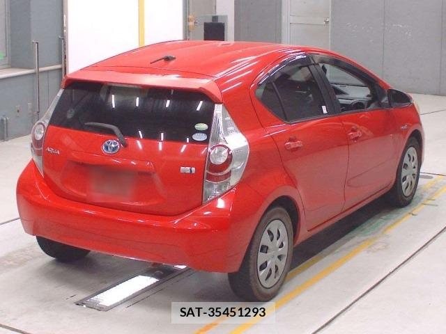 Toyota AQUA 2013 8862360-1