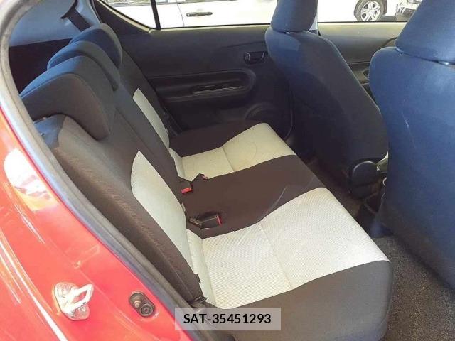 Toyota AQUA 2013 8862360-10
