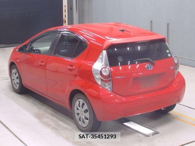 Toyota AQUA 2013 8862360-6
