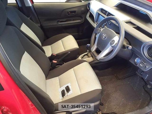 Toyota AQUA 2013 8862360-8