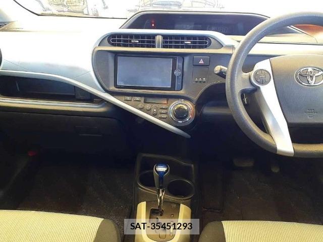 Toyota AQUA 2013 8862360-9