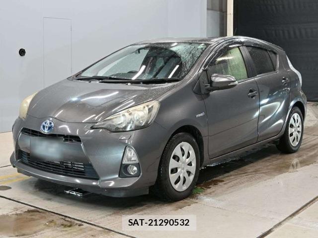 Toyota AQUA 2013 8682955-0