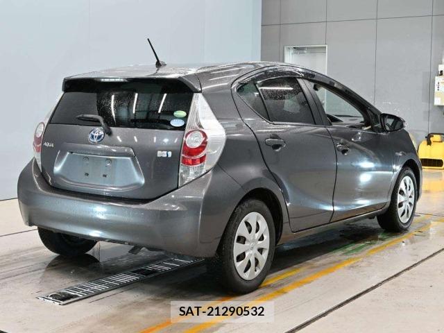 Toyota AQUA 2013 8682955-1