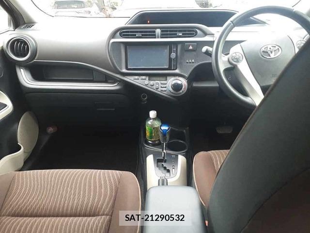 Toyota AQUA 2013 8682955-11
