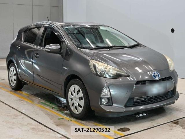 Toyota AQUA 2013 8682955-5