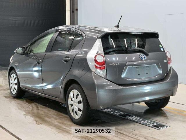 Toyota AQUA 2013 8682955-6