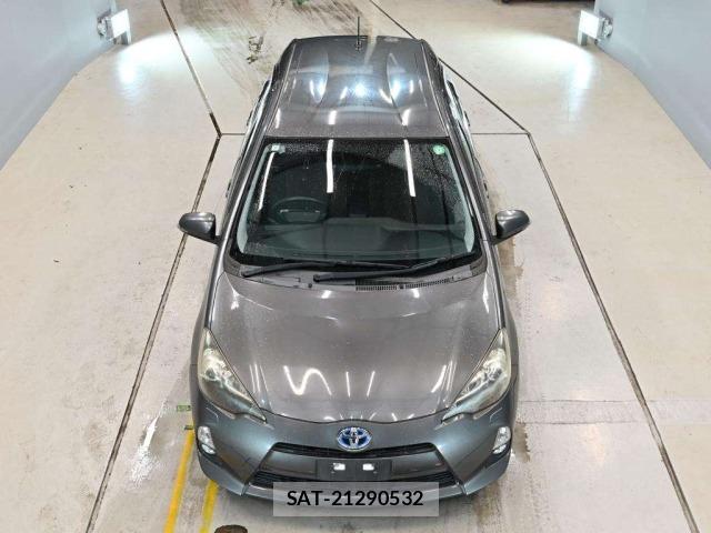 Toyota AQUA 2013 8682955-7