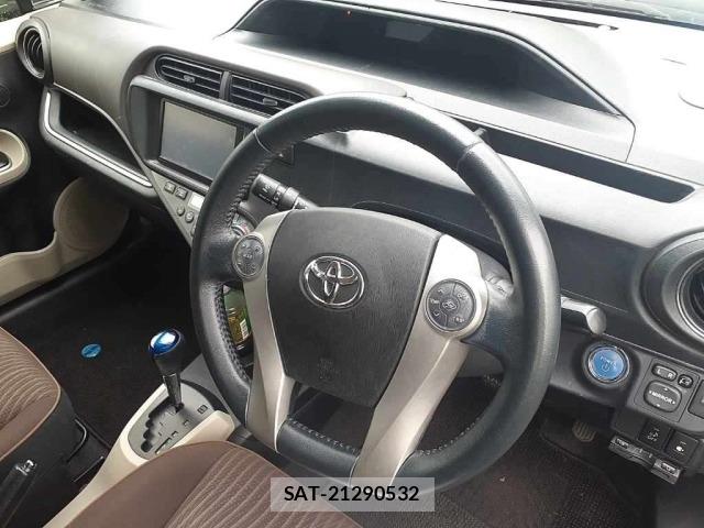 Toyota AQUA 2013 8682955-9