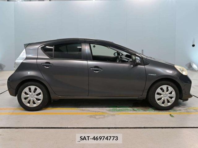 Toyota AQUA 2013 8944375-3