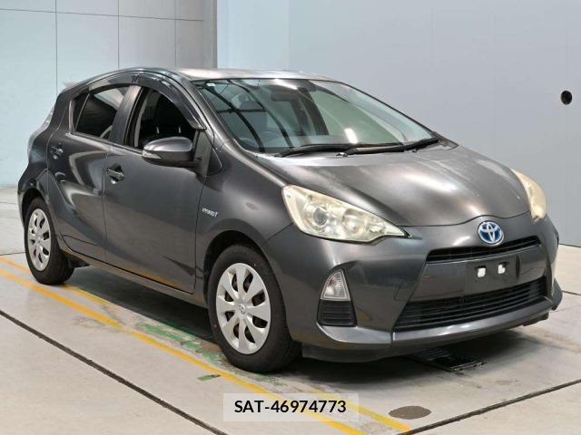 Toyota AQUA 2013 8944375-5