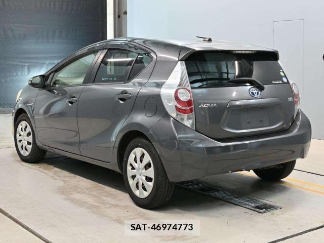 Toyota AQUA 2013 8944375-6