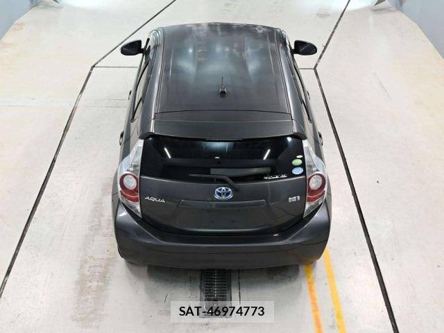 Toyota AQUA 2013 8944375-8