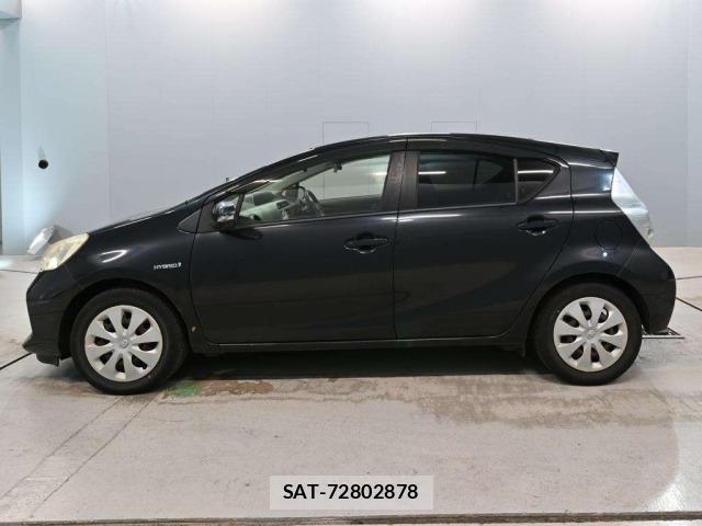 Toyota AQUA 2013 8862361-4