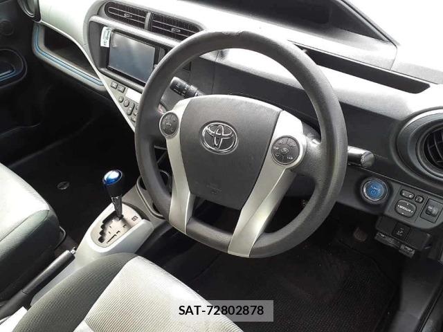 Toyota AQUA 2013 8862361-9