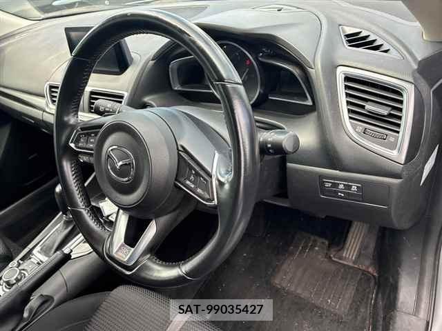 Mazda AXELA 2017 8699096-3
